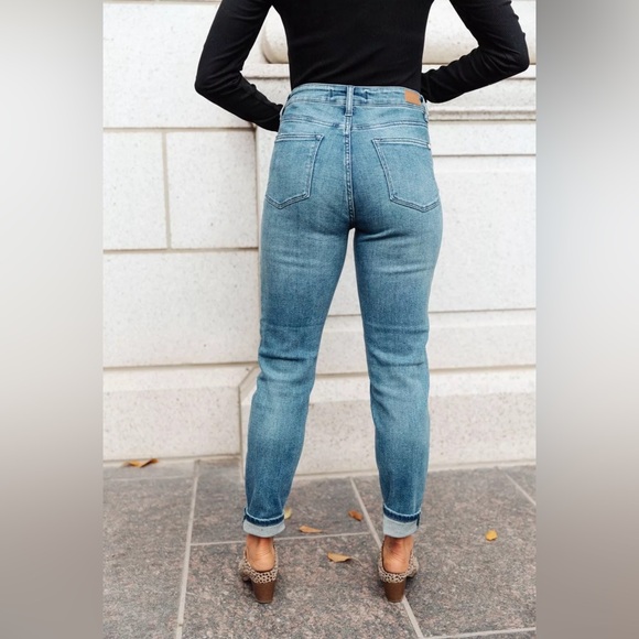 *NWOT* Judy Blue relaxed fit non distressed jeans. Size 15/32 - Picture 2 of 8